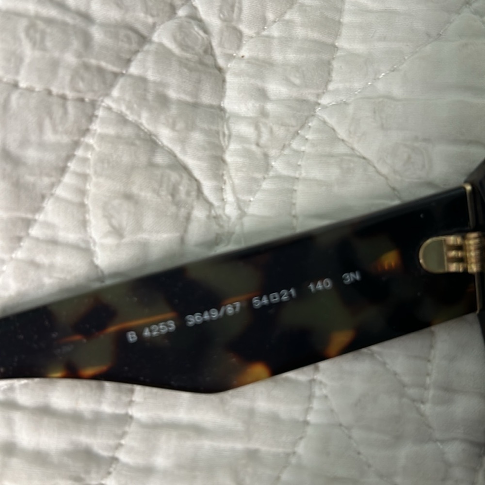 Burberry Sun glasses - Picture 4 of 5